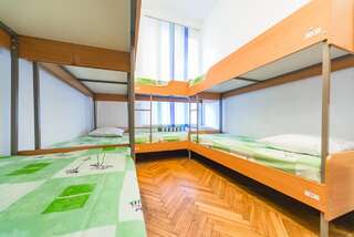 Хостелы Hostel MUZeYNY Киев Общий шестиместный номер для мужчин и женщин-7