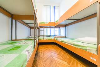 Хостелы Hostel MUZeYNY Киев Общий шестиместный номер для мужчин и женщин-8